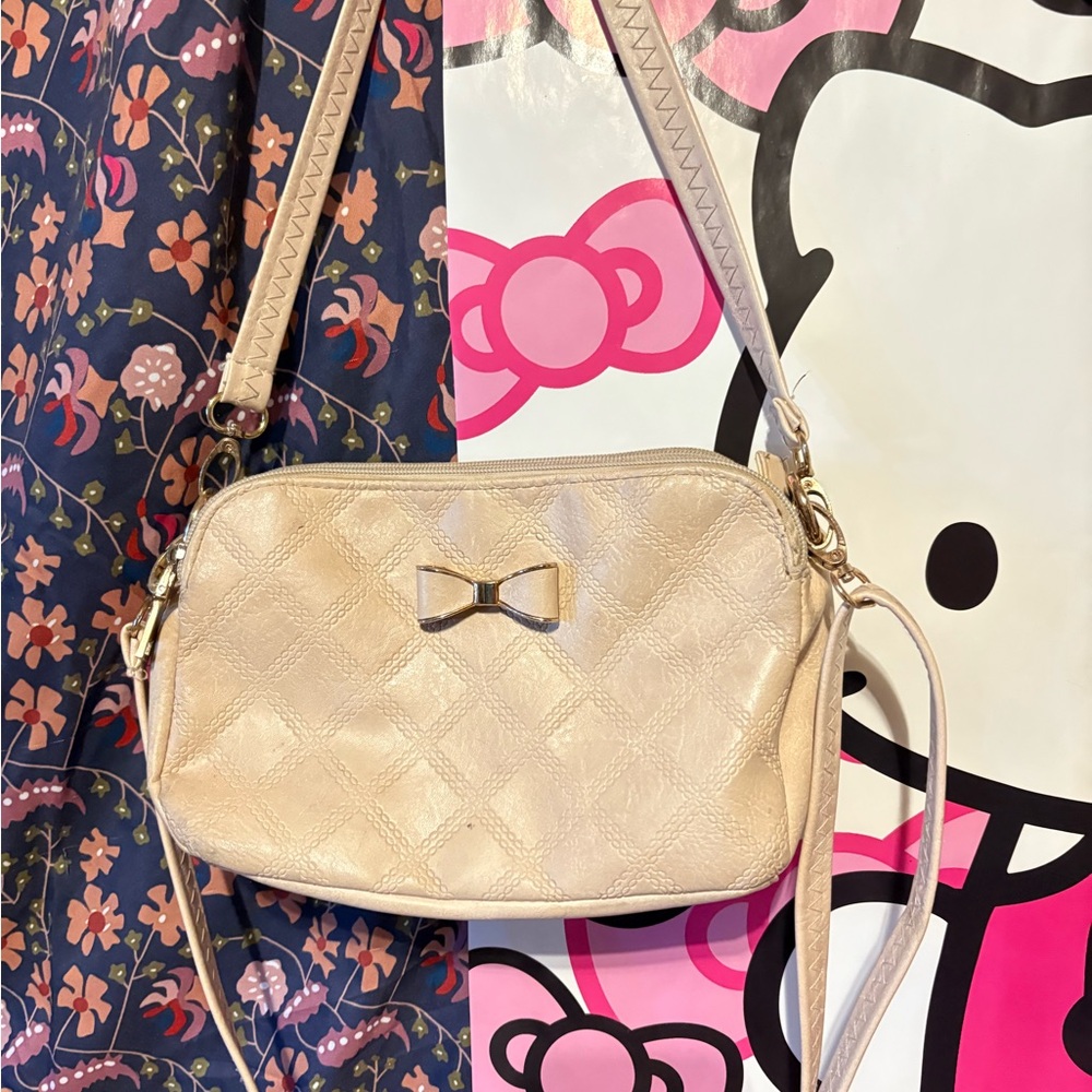 Elegant Cream Quilted Shoulder Bag
